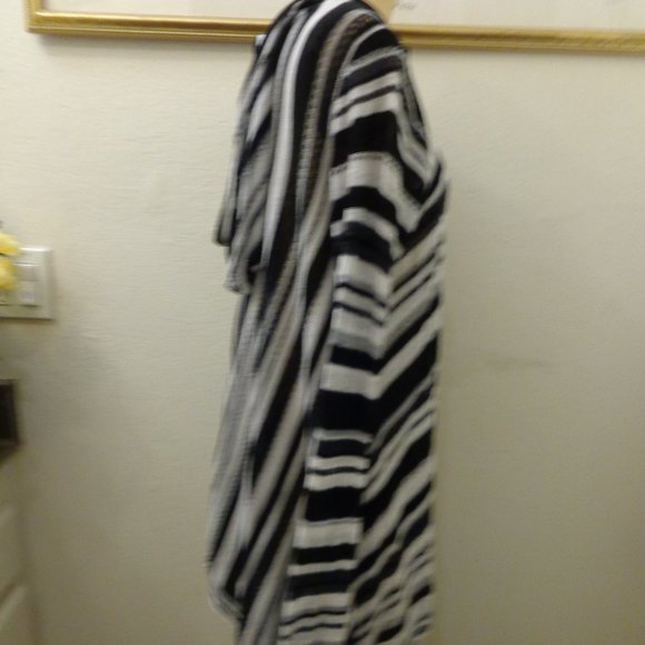 BCBGENERATION Black and White Striped Cardi-Wrap Cardigan - Picture 3 of 8